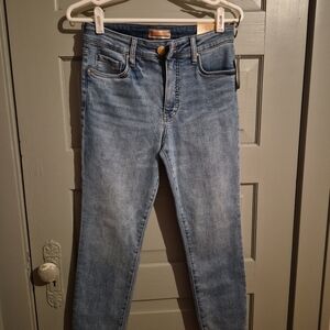Kut from the Kloth Medium Blue Straight Leg Jeans